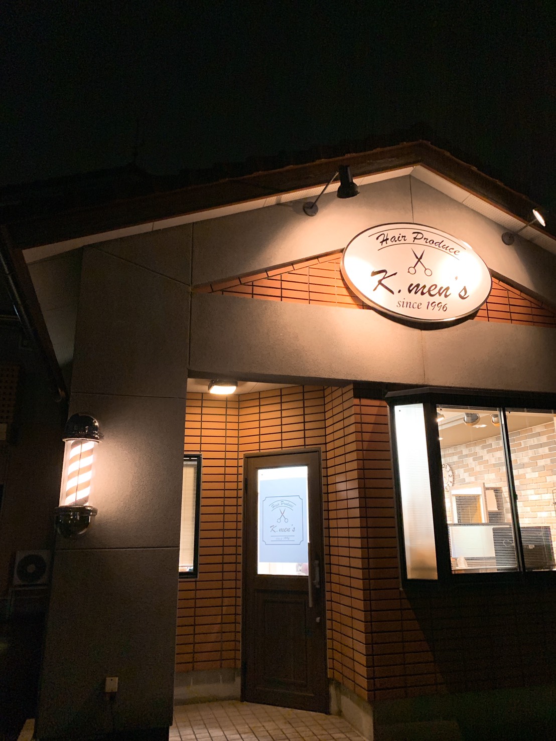 七尾市 メンズ理容室・ヘアーサロン ケイ・メンズ 店舗外観（夜）